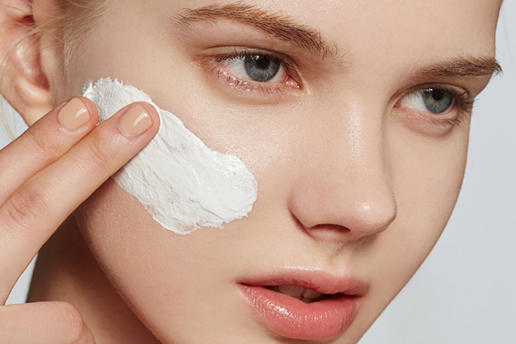 Why Heavy Moisturizers and Creams Form a Locked Lid Over Your Pores